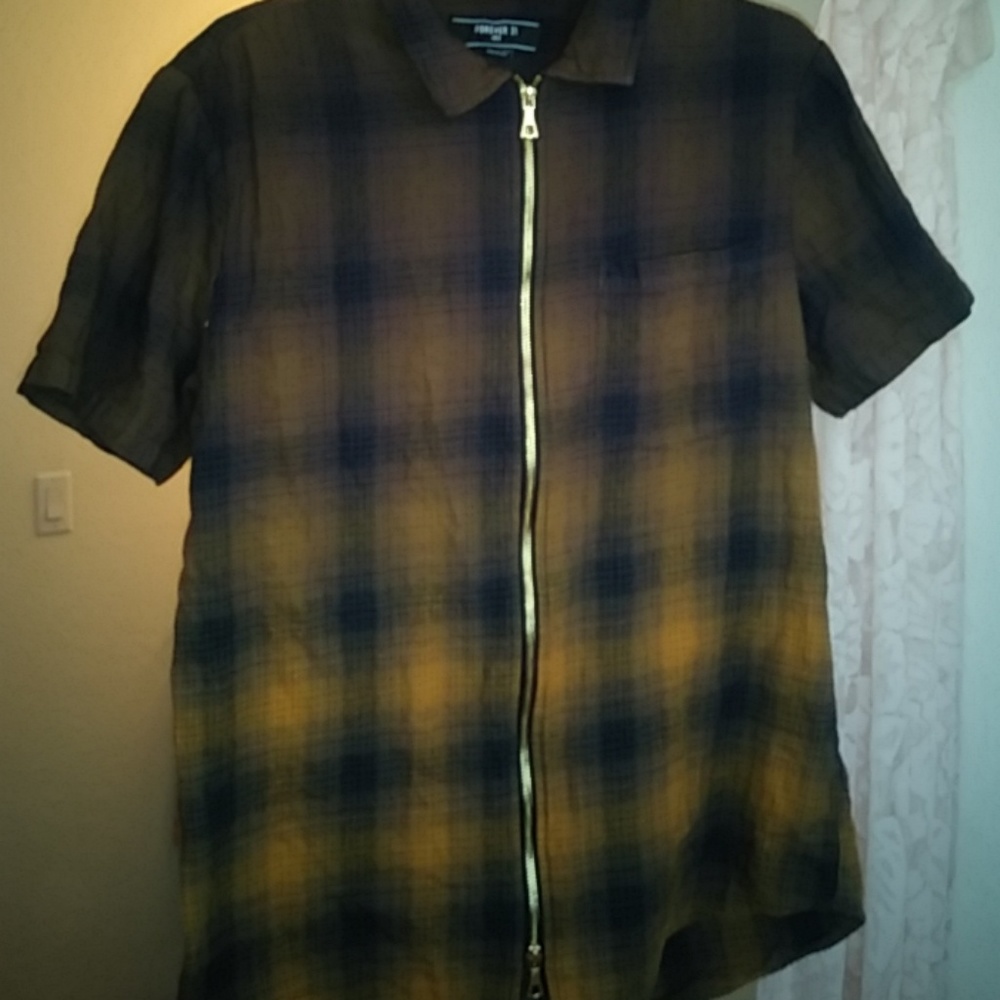 Zipper front short sleeve collared shirt